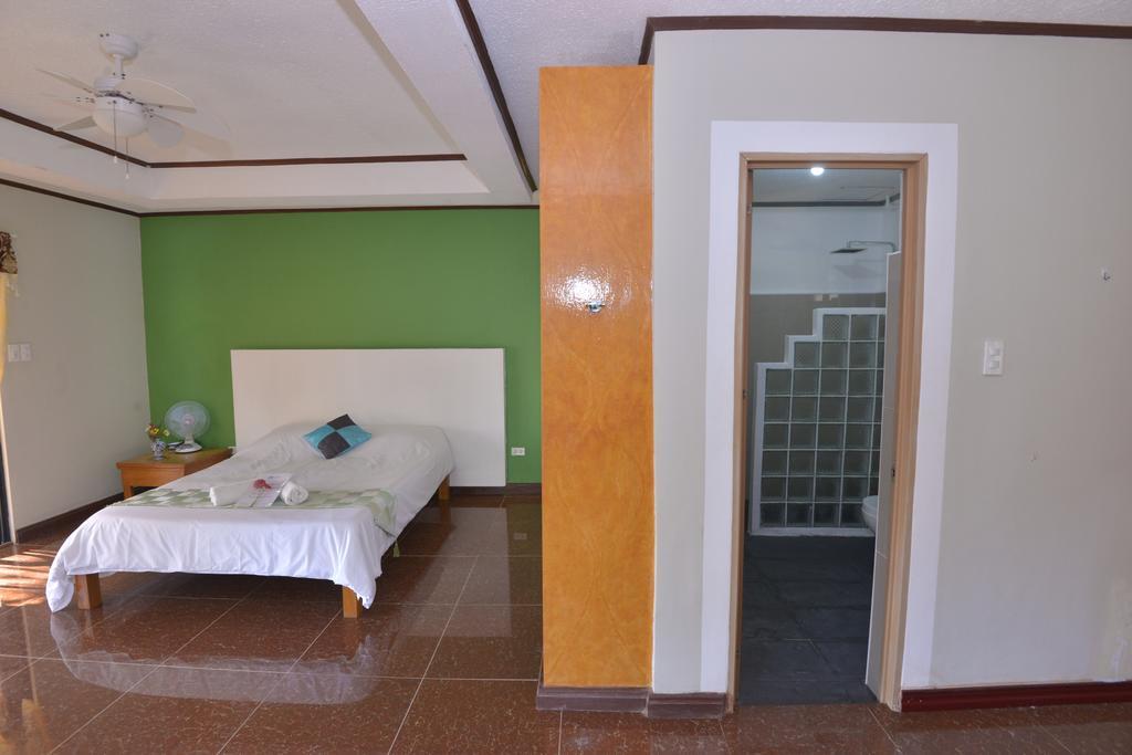 Lanas Beach Resort Romblon Island Ruang foto