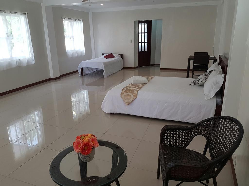 Lanas Beach Resort Romblon Island Ruang foto